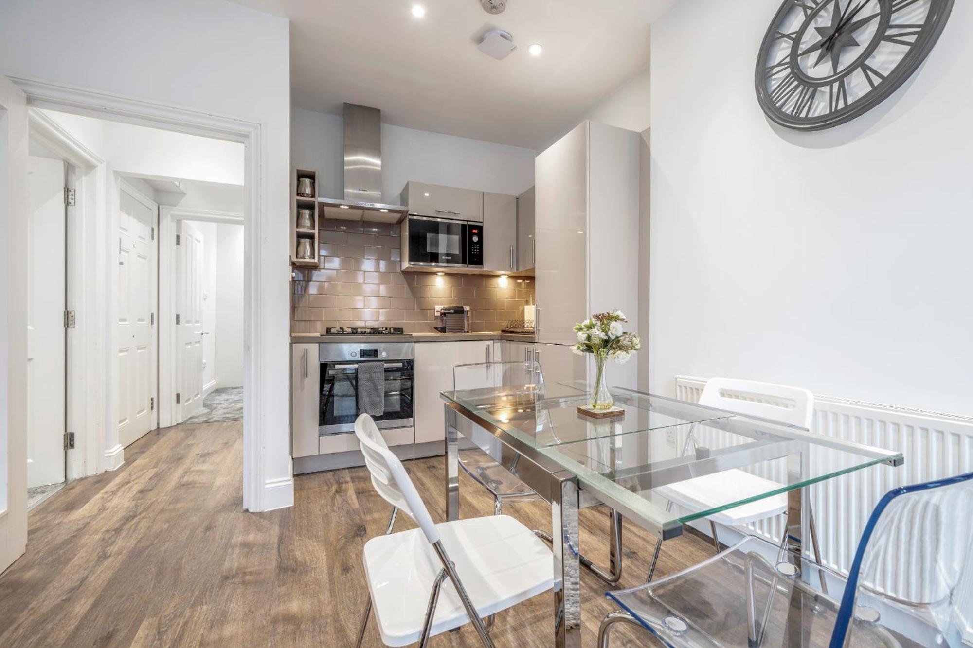 Bright & Modern 2-Bed Notting Hill Apartment Londen Buitenkant foto