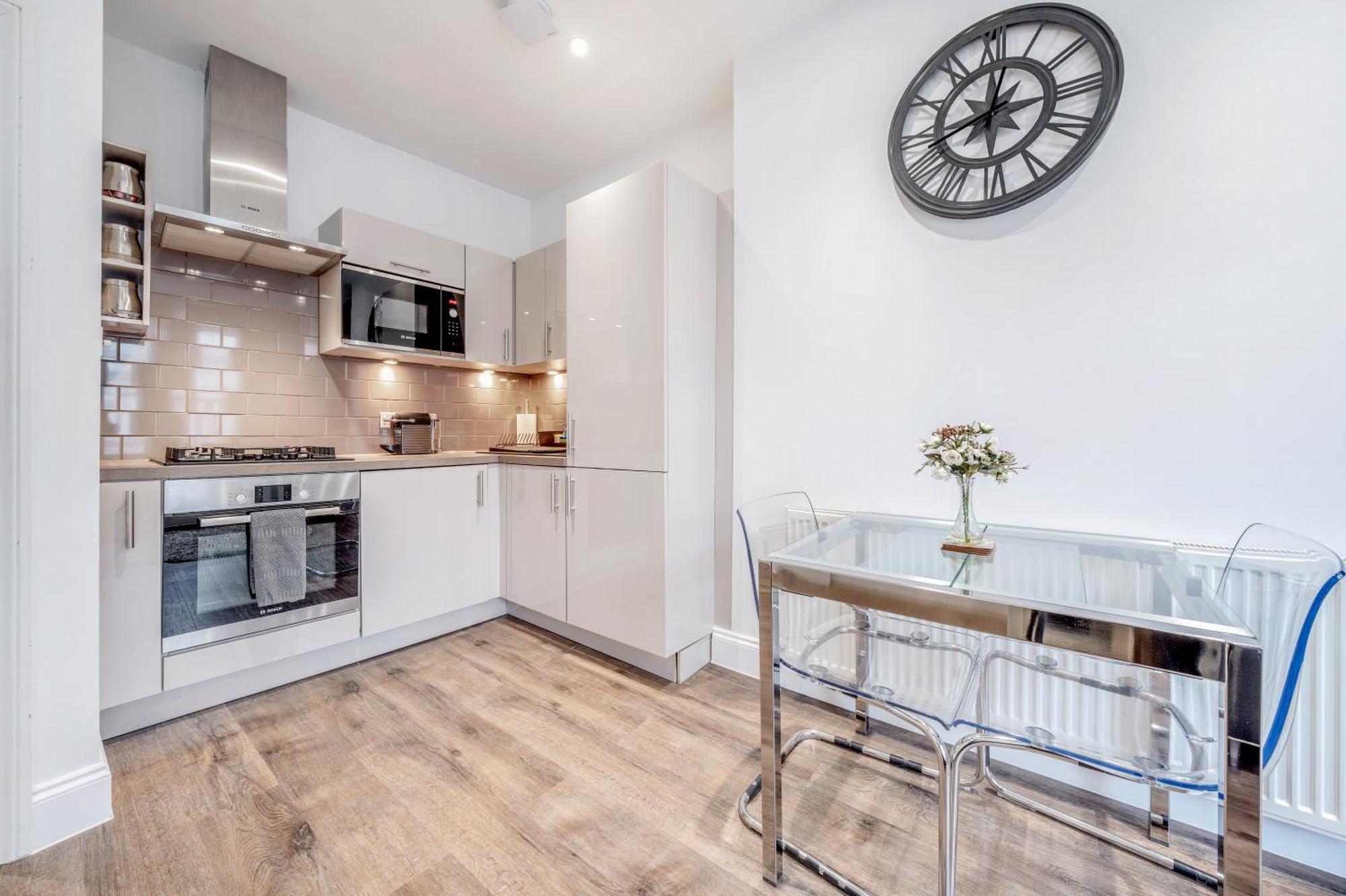 Bright & Modern 2-Bed Notting Hill Apartment Londen Buitenkant foto