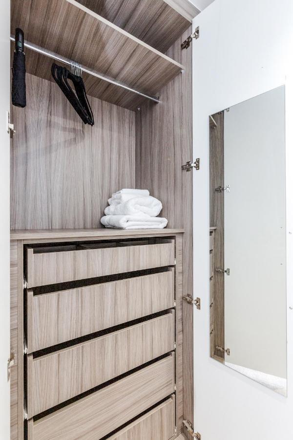Bright & Modern 2-Bed Notting Hill Apartment Londen Buitenkant foto